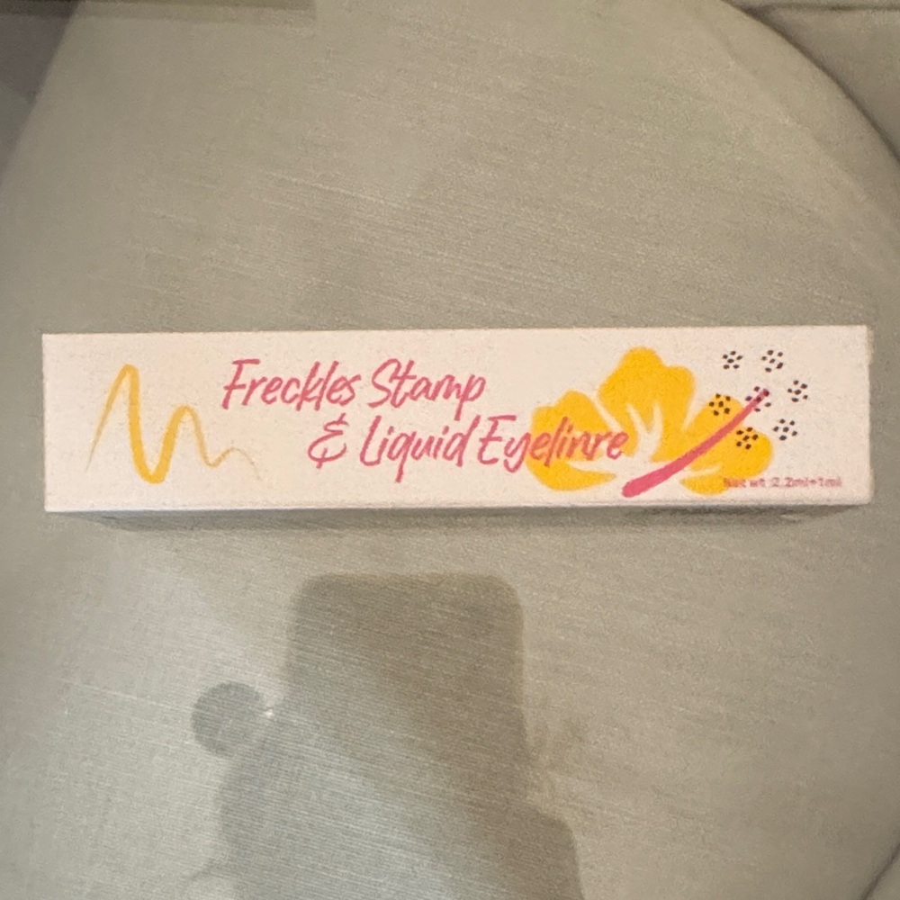 Freckles Stamp & Liquid Eyeliner - Pink & Yellow